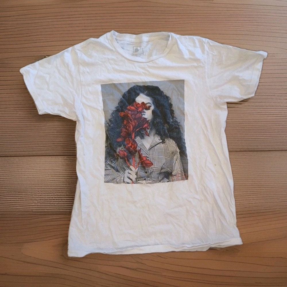 The Thread Shop‎ Medium Shirt Olivia Rodrigo